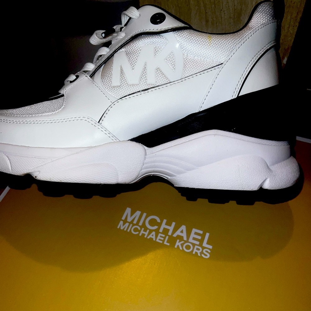 BRAND NEW, NEVER BEEN WORN! MK Mickey Trainer. Size 9.5M, comfy chunky sole